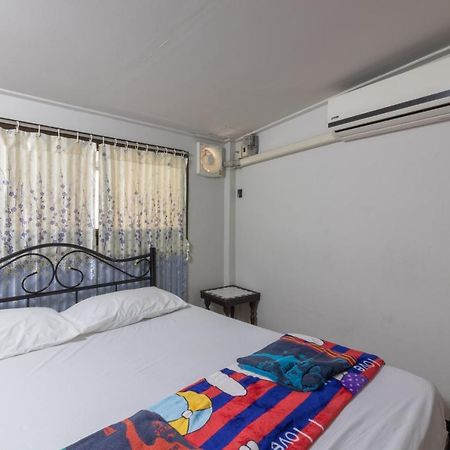 7 Holder Guesthouse Бангкок Экстерьер фото