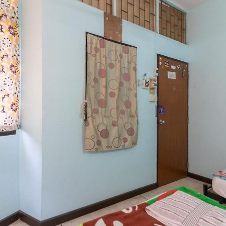 7 Holder Guesthouse Бангкок Экстерьер фото