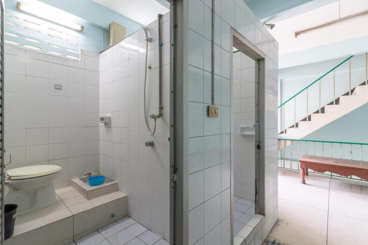 7 Holder Guesthouse Бангкок Экстерьер фото