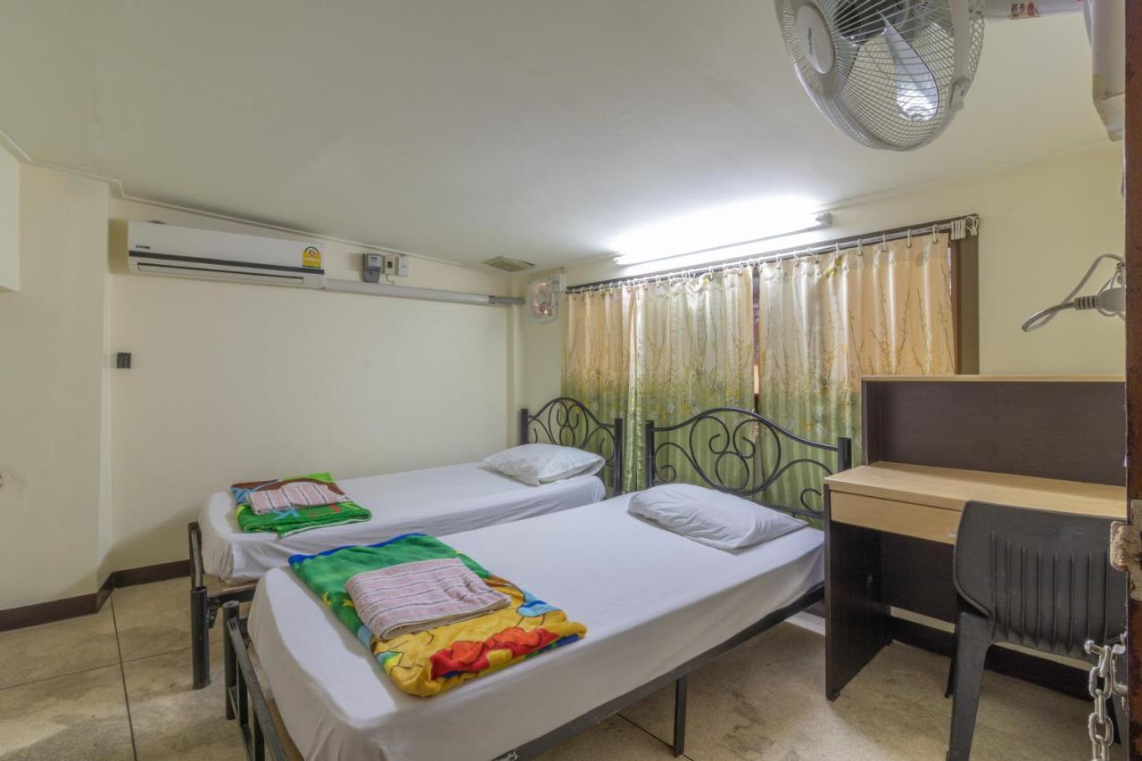 7 Holder Guesthouse Бангкок Экстерьер фото
