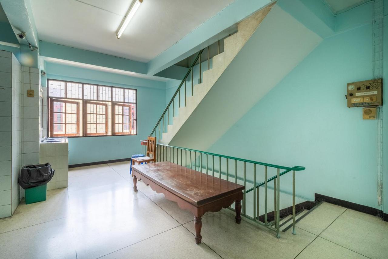 7 Holder Guesthouse Бангкок Экстерьер фото