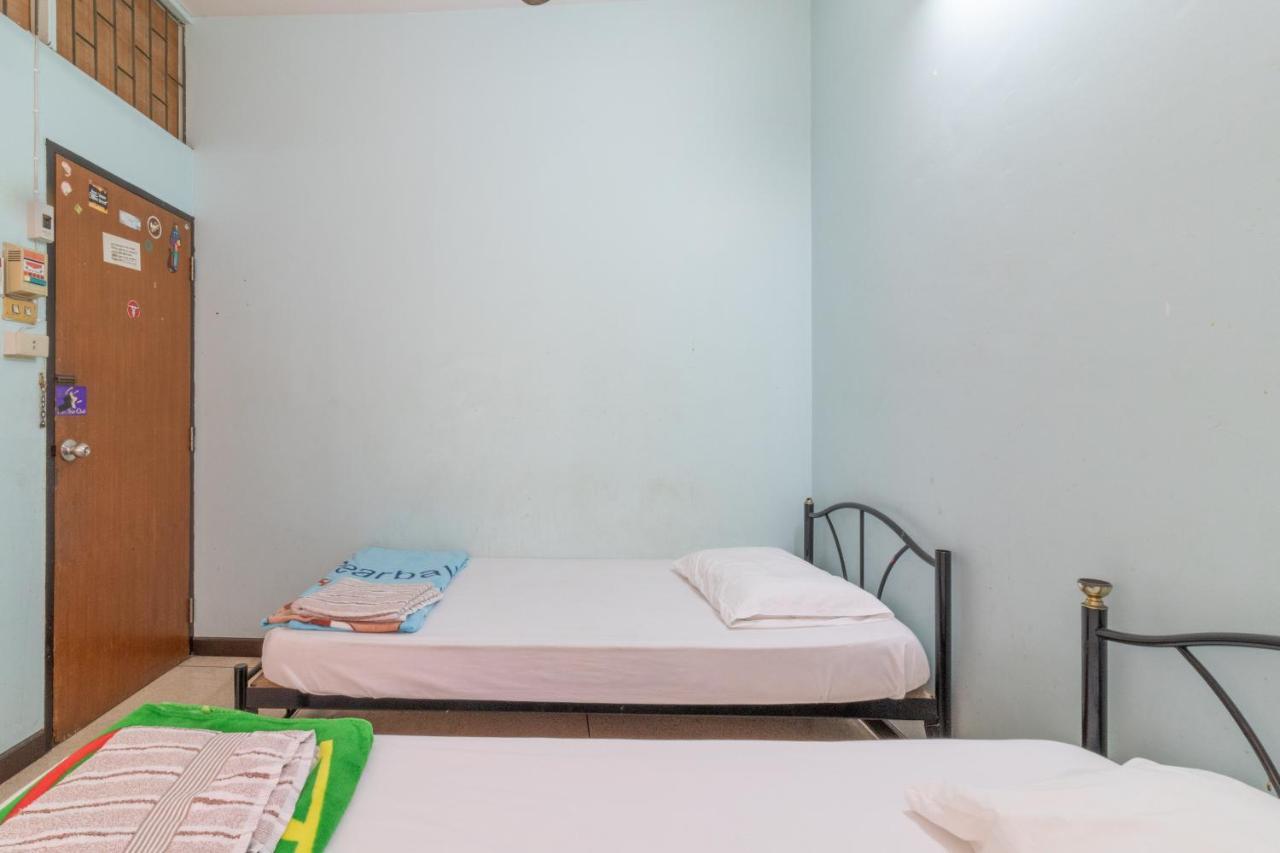 7 Holder Guesthouse Бангкок Экстерьер фото