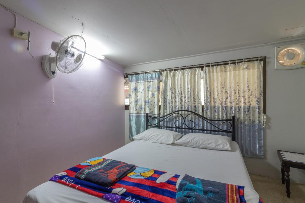 7 Holder Guesthouse Бангкок Экстерьер фото