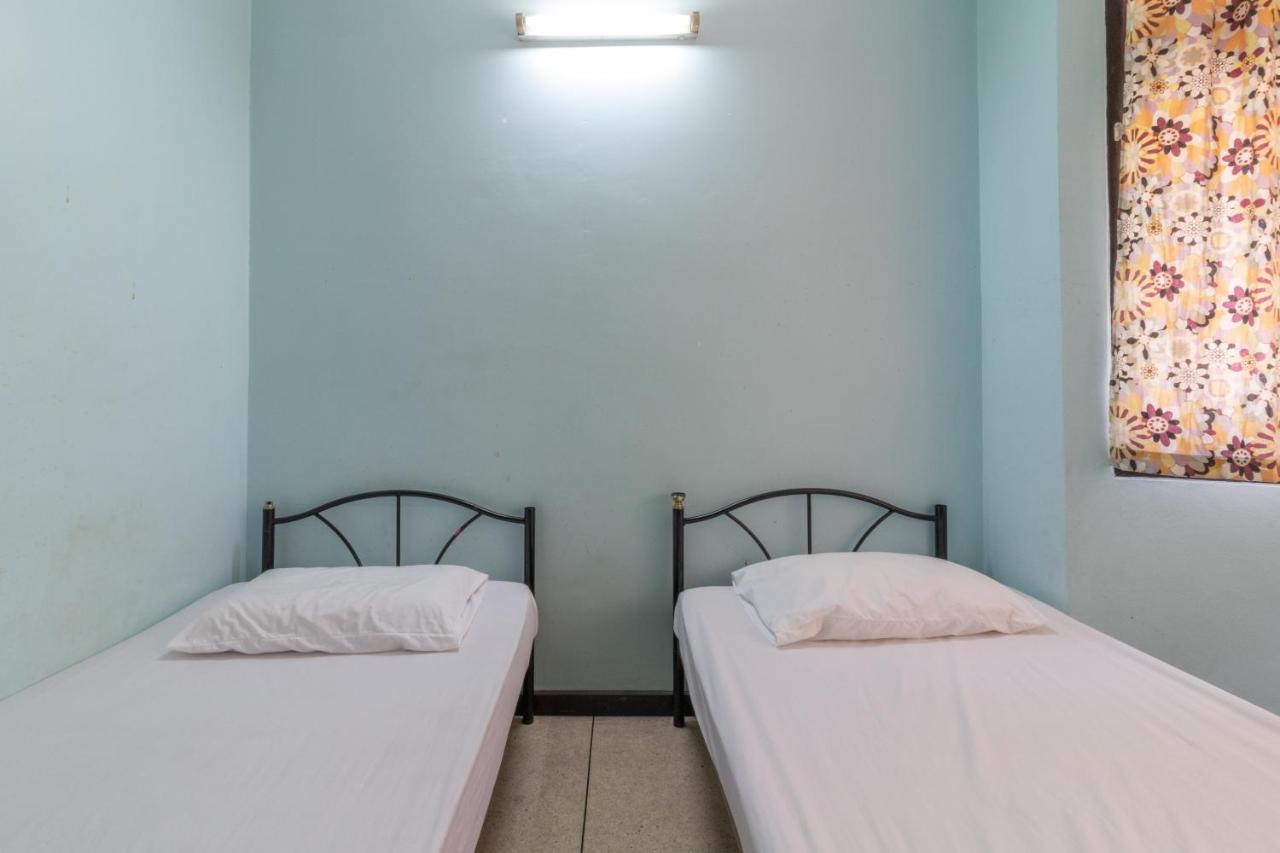 7 Holder Guesthouse Бангкок Экстерьер фото