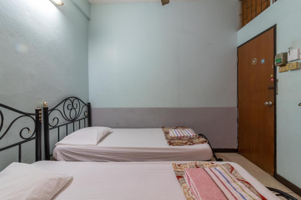 7 Holder Guesthouse Бангкок Экстерьер фото