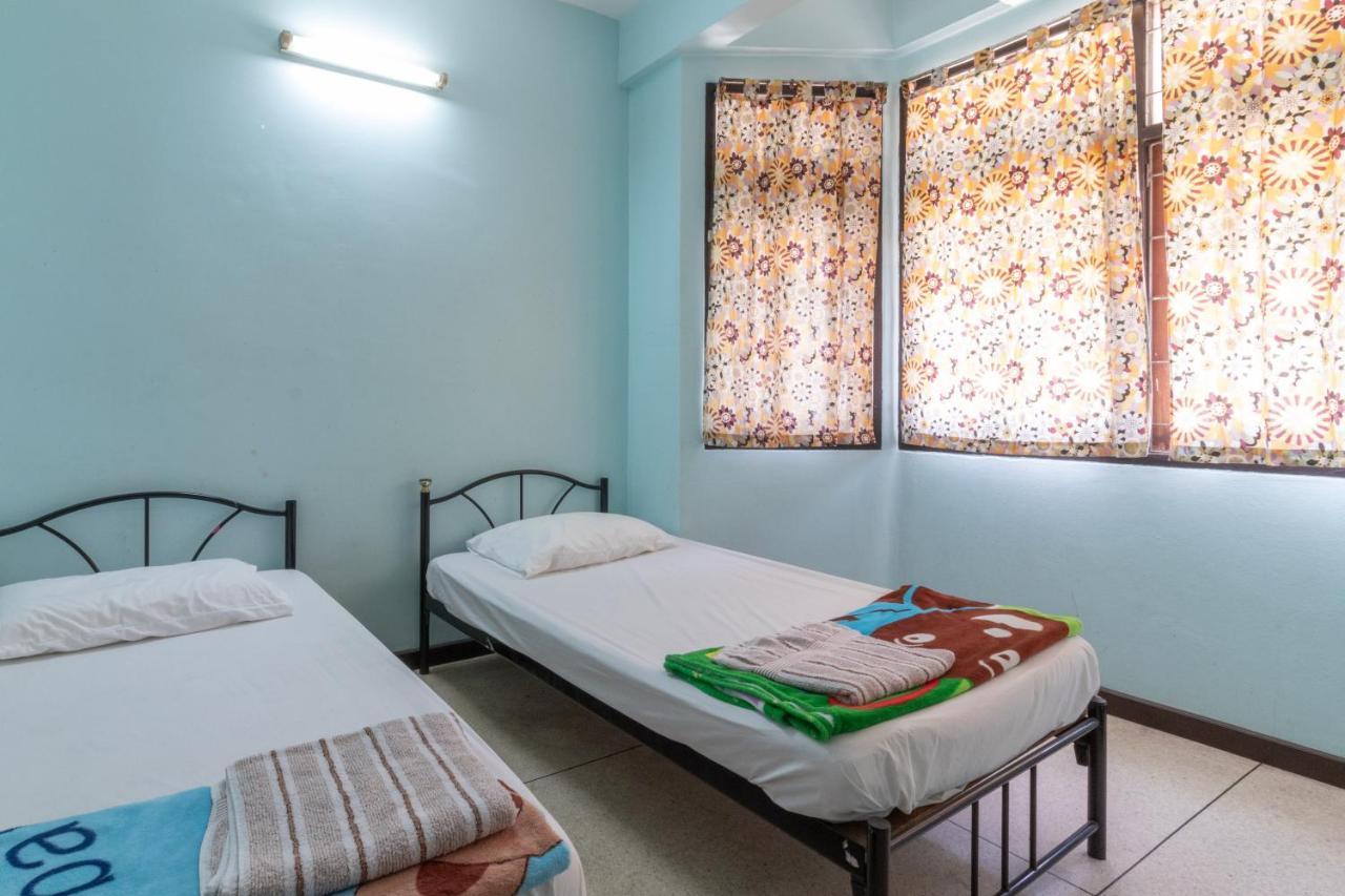 7 Holder Guesthouse Бангкок Экстерьер фото