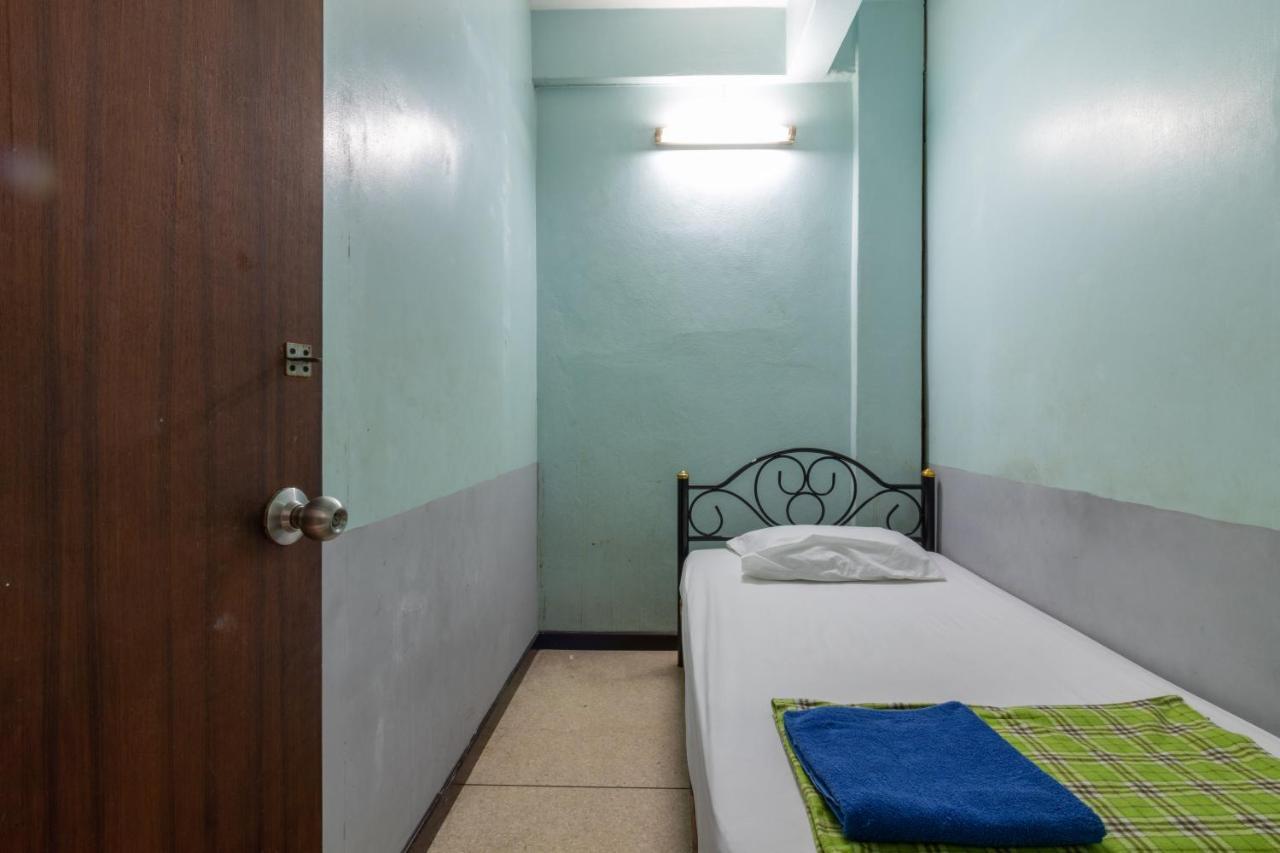 7 Holder Guesthouse Бангкок Экстерьер фото