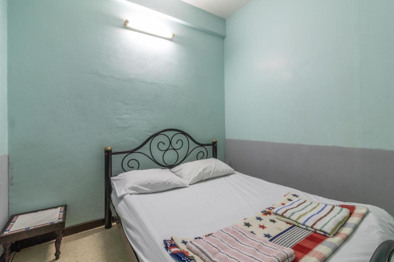 7 Holder Guesthouse Бангкок Экстерьер фото